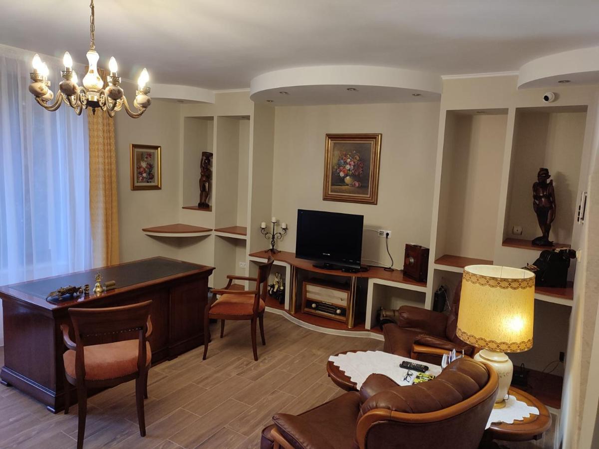 Готель Casa Alina Дева Екстер'єр фото