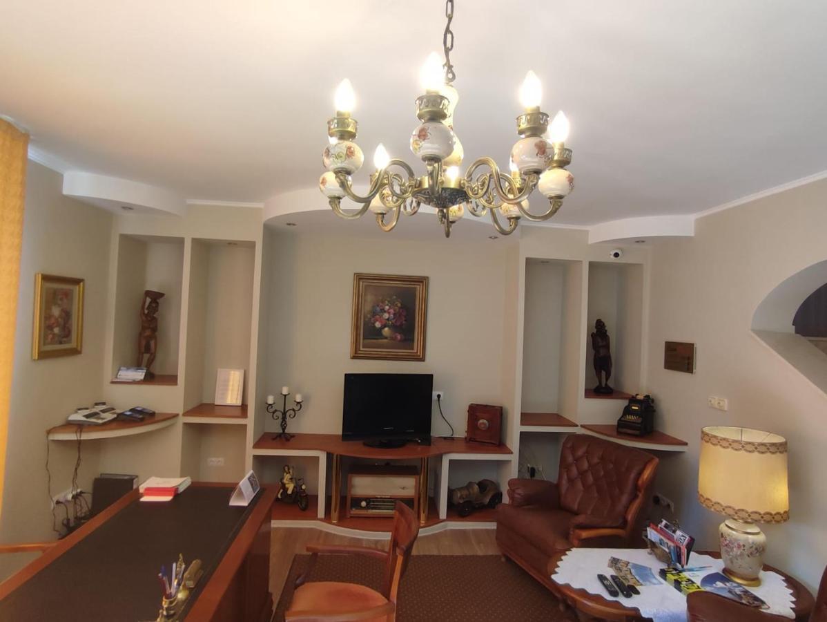 Готель Casa Alina Дева Екстер'єр фото
